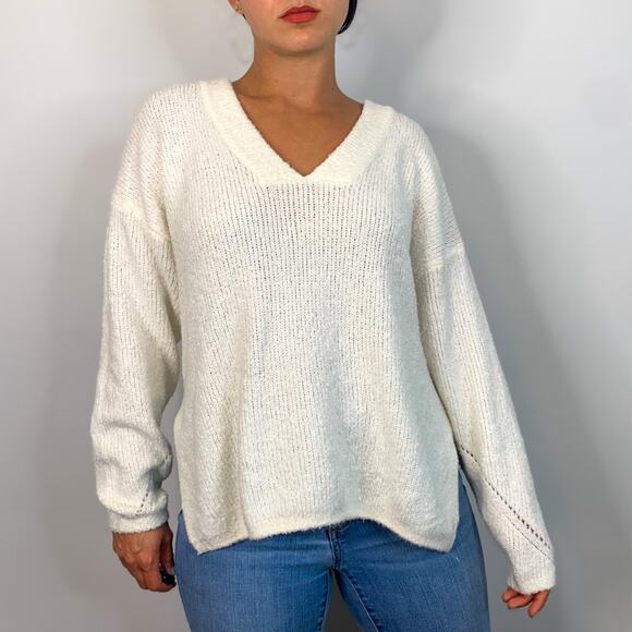 Urban Outfitters White V-Neck Oversized Knit Sweater - Picture 2 of 8